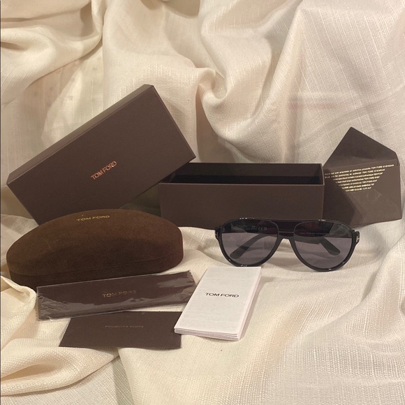 Tom Ford Black Sunglasses with Case - Picture 1 of 16